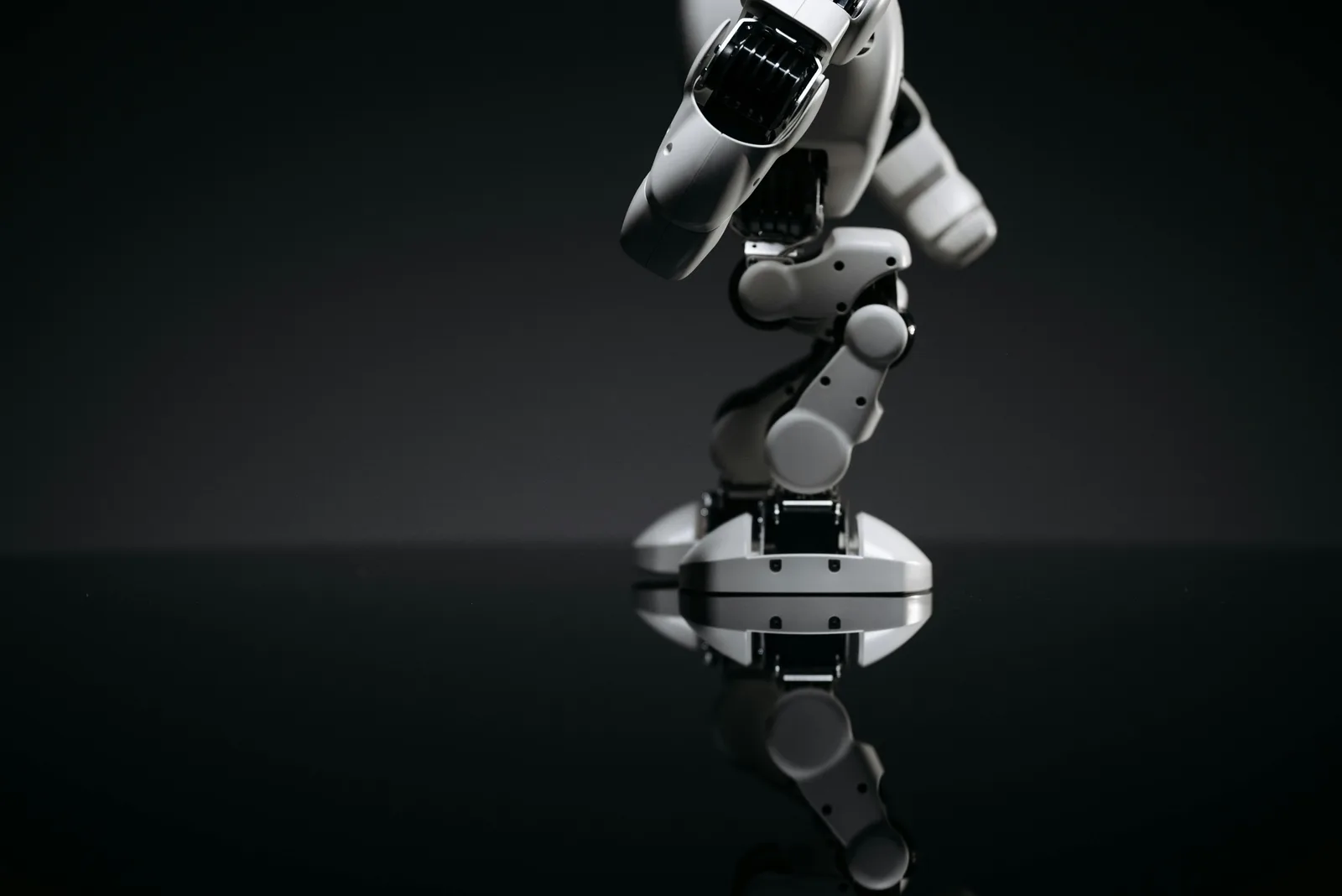 Image of a modern robotic arm that a robotics-as-a-service company may provide